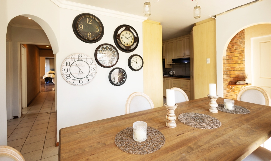 5 Bedroom Property for Sale in Vredekloof Western Cape